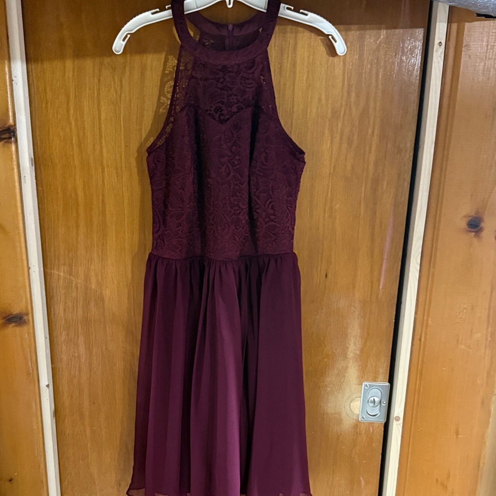 Chic Burgundy Lace Mini Dress